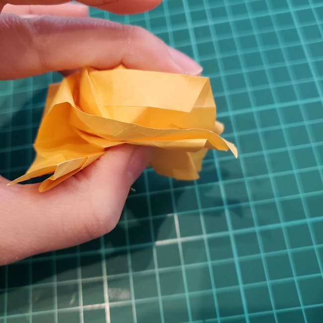 薔薇の折り紙 立体で難しい折り方作り方④調整(9)