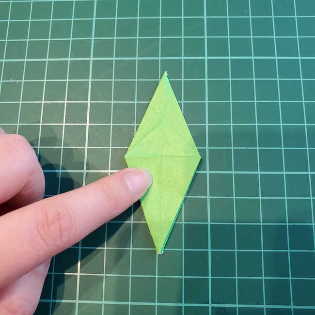 折り紙でバラの葉を平面でつくる折り方作り方(20)
