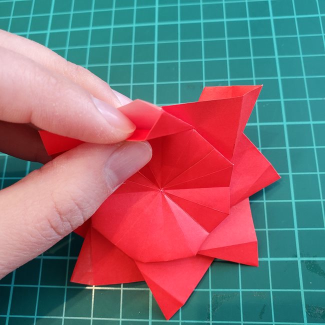 折り紙のバラ 平面で難しい花の折り方作り方③完成(9)