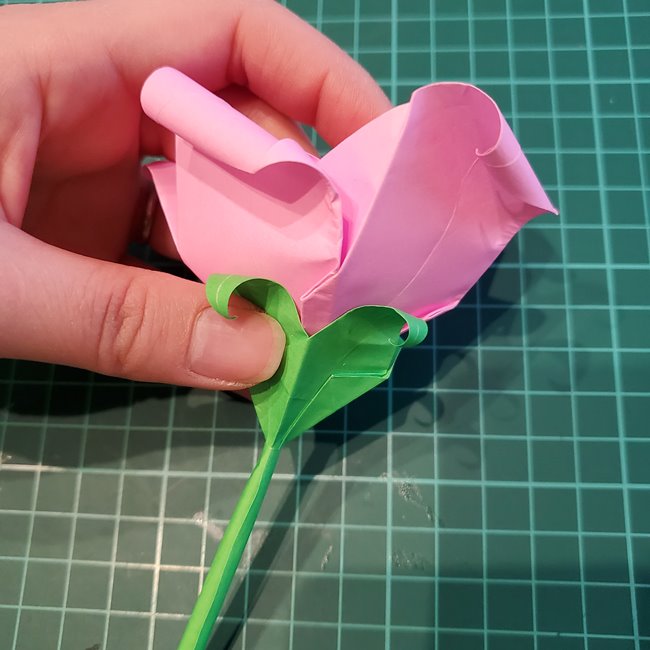 バラを折り紙3枚で立体的に作る折り方作り方⑤茎(3)