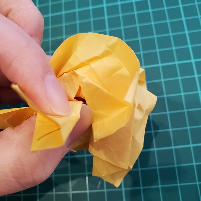 薔薇の折り紙 立体で難しい折り方作り方④調整(14)