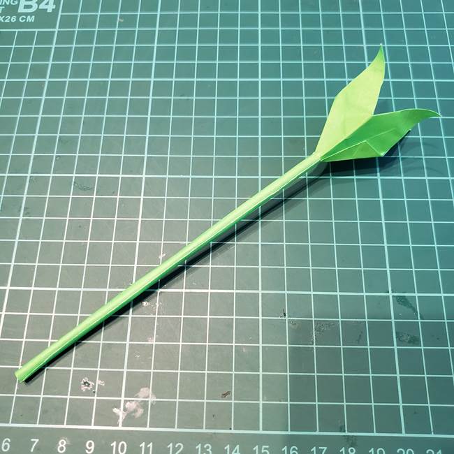 折り紙でバラの花束をつくるときの茎とガクの折り方作り方③組み合わせ(11)