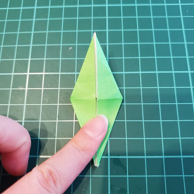 折り紙でバラの葉を平面でつくる折り方作り方(17)