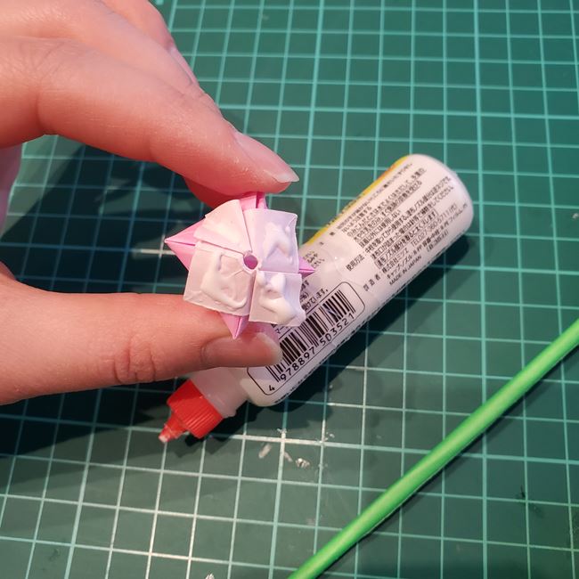 折り紙 バラのつぼみの折り方作り方③組み合わせ方(3)