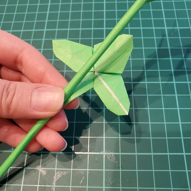 バラを折り紙3枚で立体的に作る折り方作り方⑤茎(6)