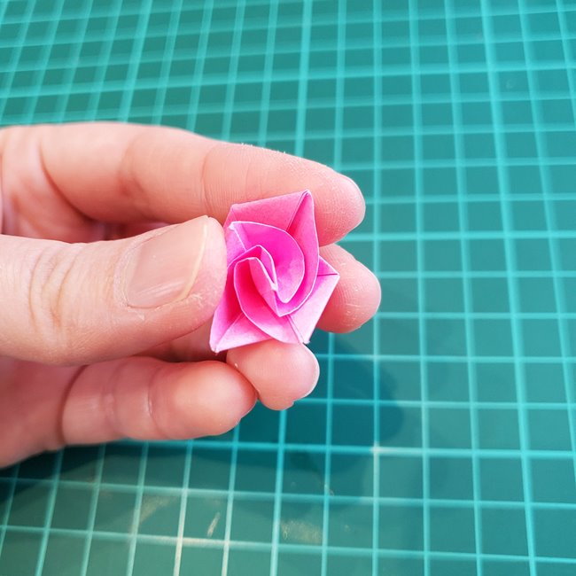 折り紙の指輪 バラの折り方作り方①薔薇(35)