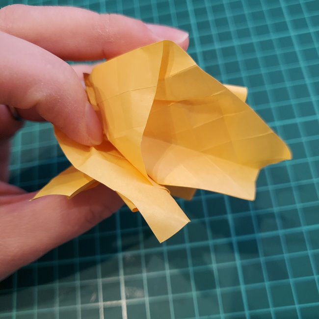 薔薇の折り紙 立体で難しい折り方作り方④調整(7)