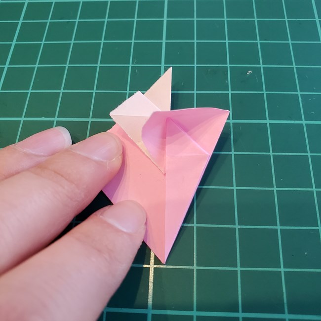 折り紙 バラのつぼみの折り方作り方②膨らませ方(7)