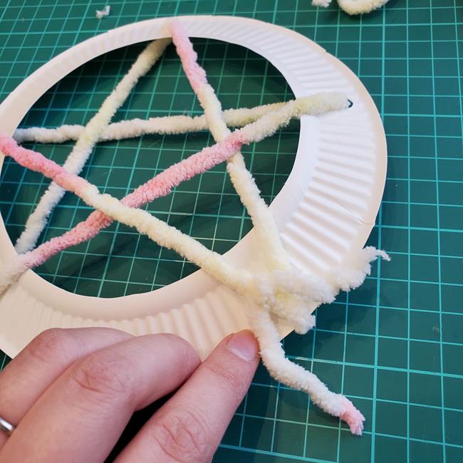 ドリームキャッチャーの作り方 紙皿で手作り(8)