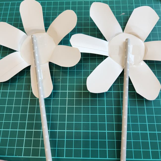 紙コップ工作 可愛い簡単な花の作り方(6)