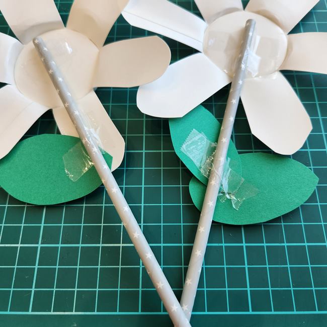 紙コップ工作 可愛い簡単な花の作り方(7)