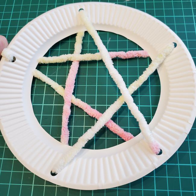 ドリームキャッチャーの作り方 紙皿で手作り(7)