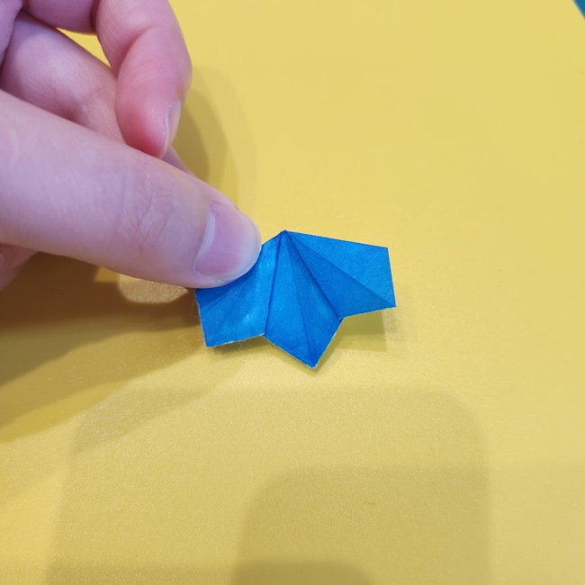 リコのペンダントの折り紙 簡単な折り方作り方④貼り合わせ(4)