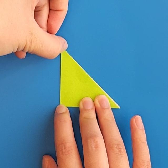 ニャローテの折り紙の簡単な折り方作り方②耳(3)