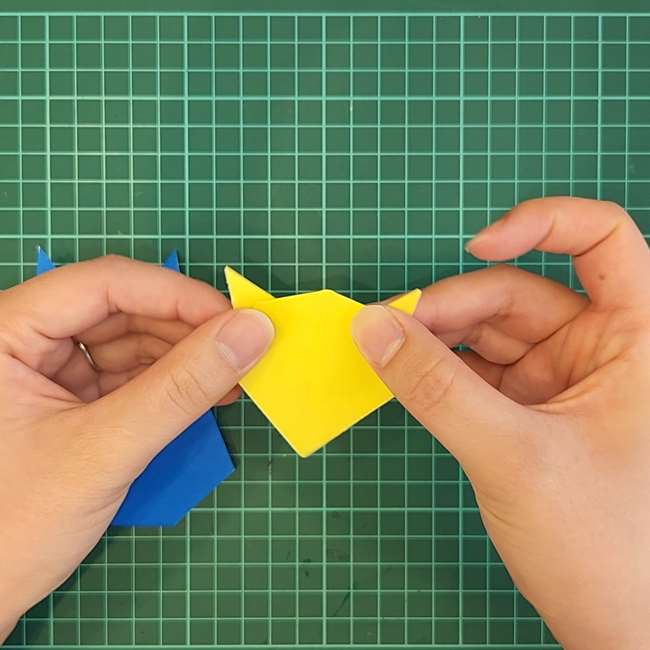 ゴルダックの折り紙の簡単な折り方作り方④貼り合わせ(5)
